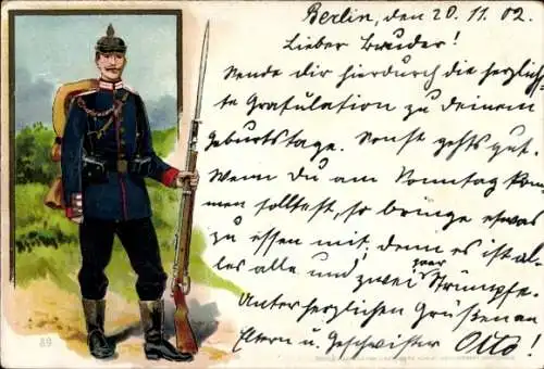 Präge Litho Deutscher Soldat in Uniform, Porträt, Gewehr