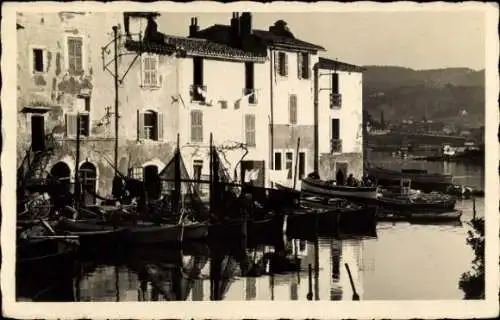 Ak Martigues Bouches du Rhône, La Venise Provencale, Häuser am Wasser, Boote