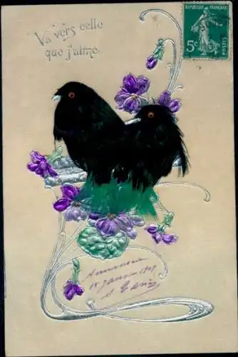 Präge Material Ak Zwei schwarze Vögel, Blumen