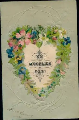 Präge Ak Kitsch, Blumenkranz in Herzform
