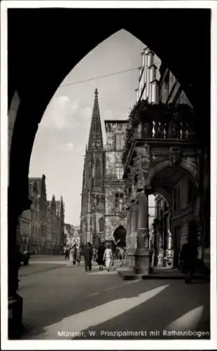 Ak Münster in Westfalen, Prinzipalmarkt mit Rathausbogen, Lambertikirche