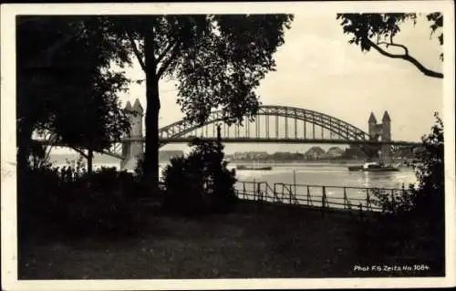 Ak Bonn am Rhein, Rheinbrücke, Türme, Boote