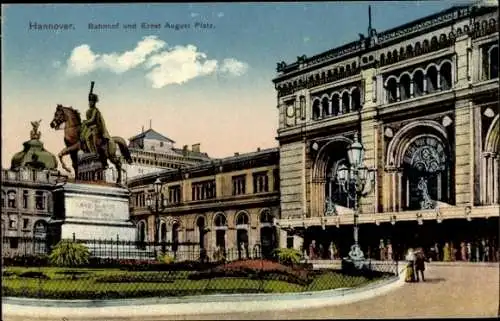 Ak Hannover in Niedersachsen, Bahnhof und Ernst August Platz, Denkmal