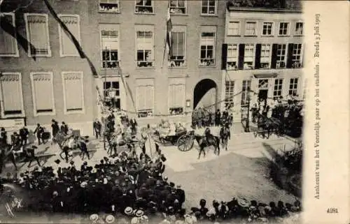 Ak Breda Nordbrabant Niederlande, Besuch des Königspaares, Ankunft am Rathaus