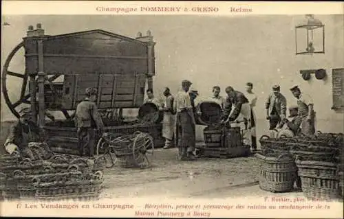 Sert mit 40 Ansichtskarten Reims, Caves Pommery, Umschlag