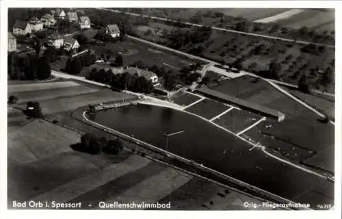 Ak Bad Orb im Main Kinzig Kreis Hessen, Fliegeraufnahme vom Quellenschwimmbad