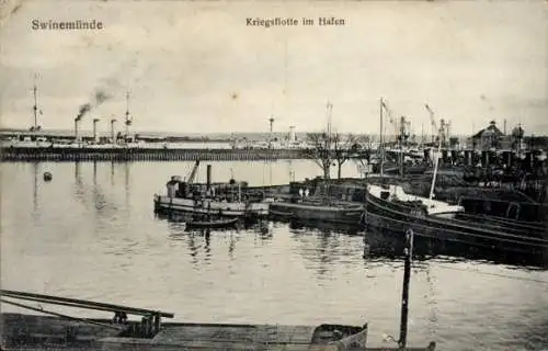 Ak Świnoujście Swinemünde Pommern, Kriegsflotte, Hafen, Kriegsschiffe