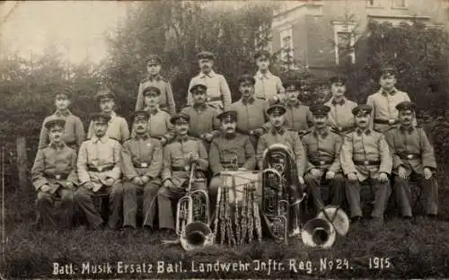 Foto Ak Musik-Ersatz-Bataillon Landwehr-Infanterie-Regiment Nr. 24, Jahr 1915, Deutsche Soldaten