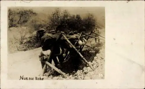 Foto Ak Nur die Ruhe, Deutsche Soldaten, Latrine, I. WK