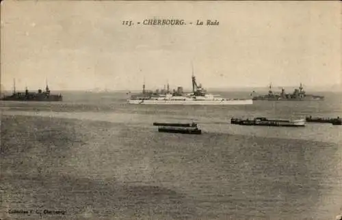 Ak Cherbourg Manche, La Rade, Kriegsschiffe