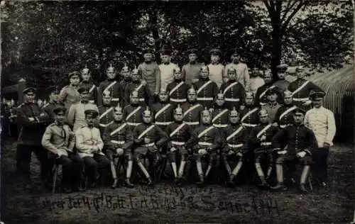 Foto Ak Schloss Neuhaus Paderborn Sennelager, Truppenübungsplatz Senne, Deutsche Soldaten in Uniform