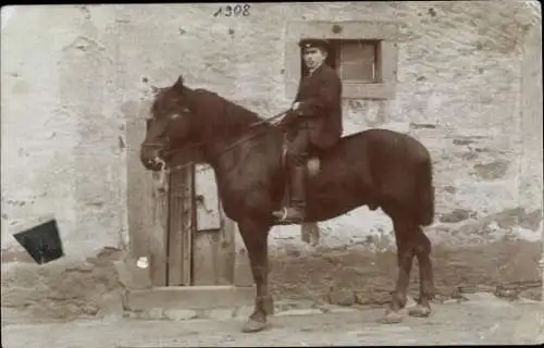 Foto Ak Löbau in Sachsen, Mann auf einem Pferd