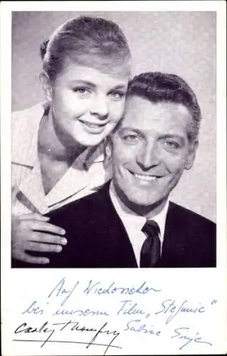 Ak Schauspieler Carlos Thompson, Sabine Sinjen, Film Stefanie von 1958, Autogramm