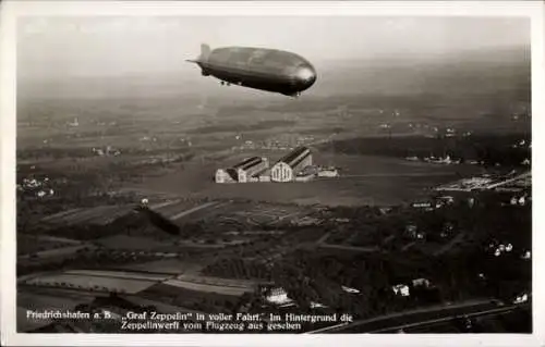 Ak Friedrichshafen am Bodensee, Graf Zeppelin in voller Fahrt, Zeppelinwerft, Fliegeraufnahme