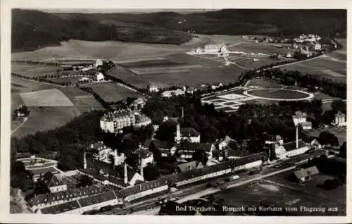 Ak Bad Dürrheim im Schwarzwald, Fliegeraufnahme, Kurhaus, Kurpark