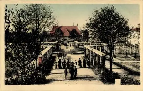 Ak Hamburg Altona, Gartenbau-Ausstellung 1914, Pergolenalle mit Rosengarten, Bauernhaus