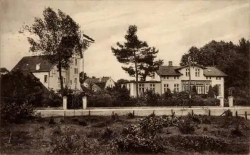 Ak Niendorf an der Ostsee Hohenkirchen in Mecklenburg, Ferienkolonie, Häuser, Fahne