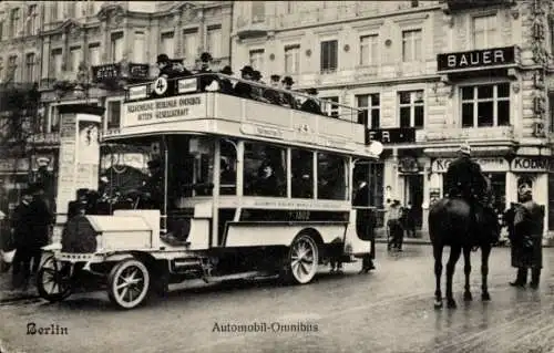 Ak Berlin, Automobil-Omnibus, Geschäfte, Passanten