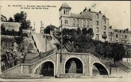 Ak Nantes Loire Atlantique, Hundert-Stufen-Treppe und Statue der Heiligen Anna