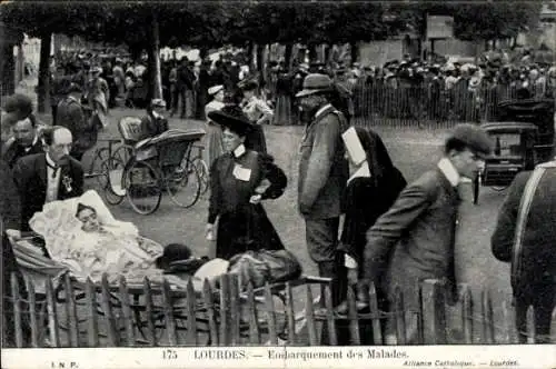 Ak Lourdes Hautes Pyrénées, Embarquement des Malades