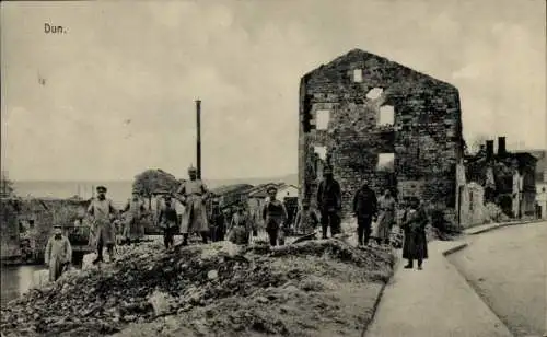 Ak Dun sur Meuse, zerstörte Häuser, Soldaten