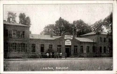 Ak La Fère Aisne, Bahnhof