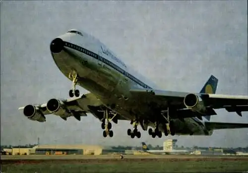 Ak Deutsches Passagierflugzeug, Lufthansa, Boeing 747 Jumbo-Jet beim Start, Flughafen Frankfurt/Main