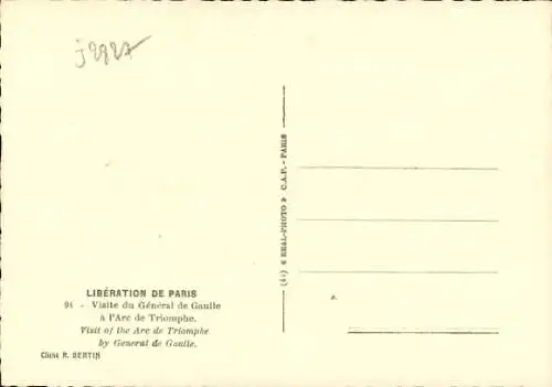 Ak Paris, Befreiung, Besuch von General de Gaulle am Arc de Triomphe