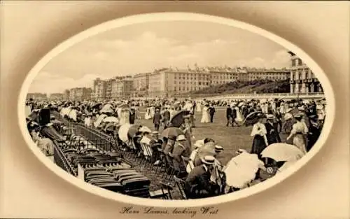 Passepartout Ak Brighton und Hove East Sussex England, Hove Rasen