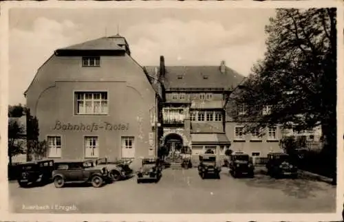 Ak Auerbach im Erzgebirge, Bahnhofshotel, Autos