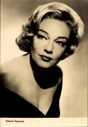 Ak Schauspielerin Simone Signoret, Portrait, Film Die Hexen von Salem, Die Windrose