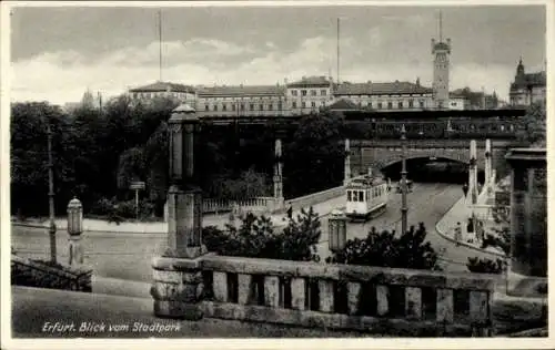 Ak Erfurt in Thüringen, Blick vom Stadtpark, Straßenbahn