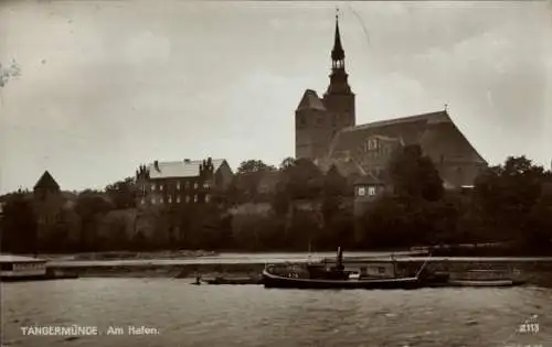 Ak Tangermünde an der Elbe, Am Hafen, Kirche