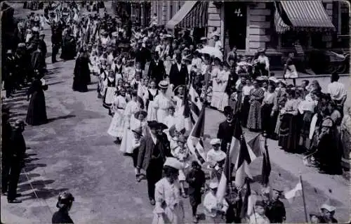 Foto Ak Lauter Bernsbach im Erzgebirge Sachsen, Festzug, Zuschauer, Geschäft