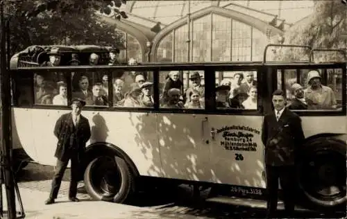 Foto Ak Hamburg, Rundfahrtbus Friedrich Jasper, Fahrgäste, Schulvater Dr. Kurt Stahr aus Stallupönen