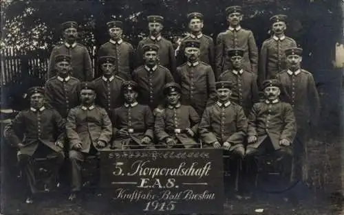 Foto Ak Breslau, Deutsche Soldaten in Uniform, 5. Korporalschaft E.A.8 Kraftfahr-Batl. Breslau, 1915