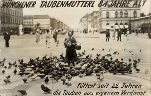 Foto Ak München, Münchner Taubenmutterl, 81 Jahre