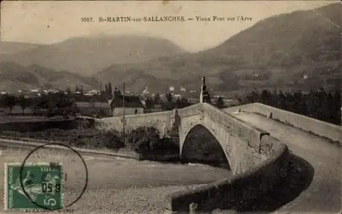 Ak Saint-Martin sur Sallanches Haute Savoie, Vieux Pont sur l’Arve