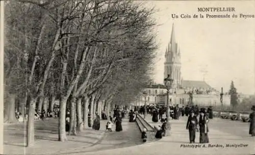 Ak Montpellier Hérault, Un Coin de la Promenade du Peyrou