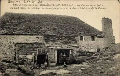 Ak Ardèche, La Ferme de la Loire au pied meme du Gerbier, la Loire prend sa source dans l'interieur