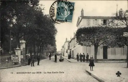 Ak Rochefort sur Mer Charente Maritime, La Rue Emile Zola