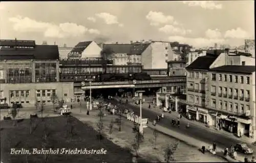 Ak Berlin Mitte, Friedrichstraße, Bahnhof, Zug