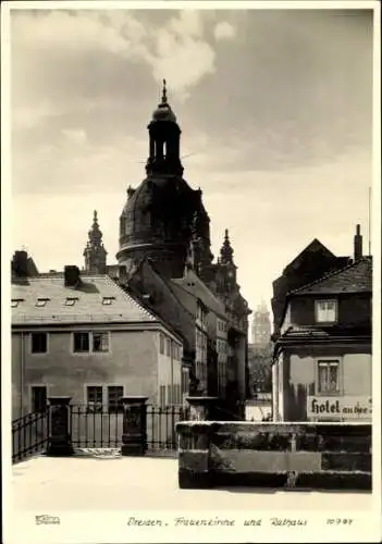 Ak Dresden Altstadt, Frauenkirche und Rathaus