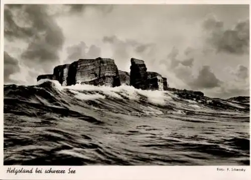 Ak Helgoland, Insel bei schwerer See