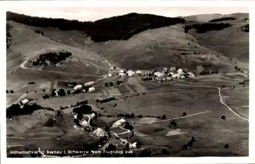 Ak Bernau im Schwarzwald, Blick auf den Ort mit Umgebung, Fliegeraufnahme