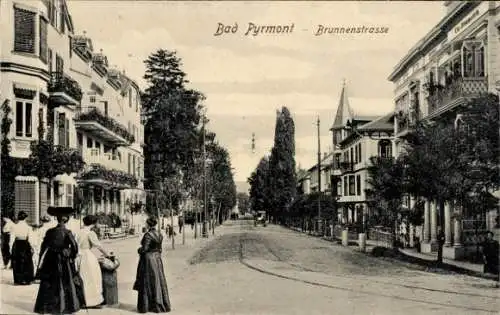 Ak Bad Pyrmont in Niedersachsen, Blick in die Brunnenstraße