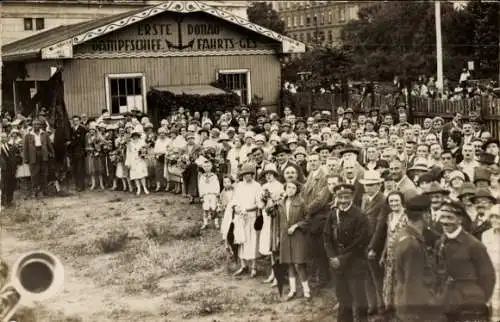 Foto Ak Erste Donau-Dampfschifffahrts-Gesellschaft, Gruppenbild der Menschen