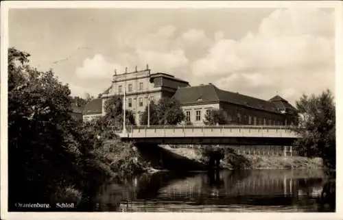 Ak Oranienburg in Brandenburg, Schloss, Brücke