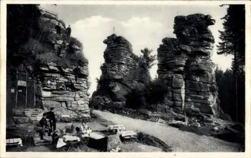 Ak Ehrenfriedersdorf im Erzgebirge, Partie an den Greifensteinen, Felsen