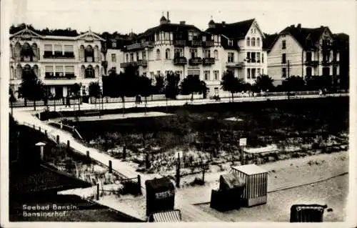 Ak Ostseebad Bansin auf Usedom, Bansinerhof, Strandkörbe, Promenade